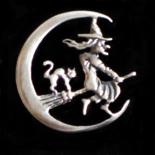 Pin plata bruja sobre luna